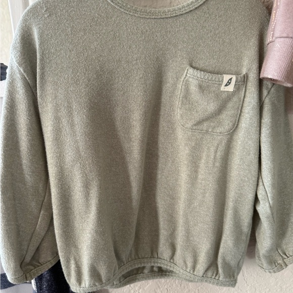Cozy Green Pullover Sweater - Picture 3 of 8